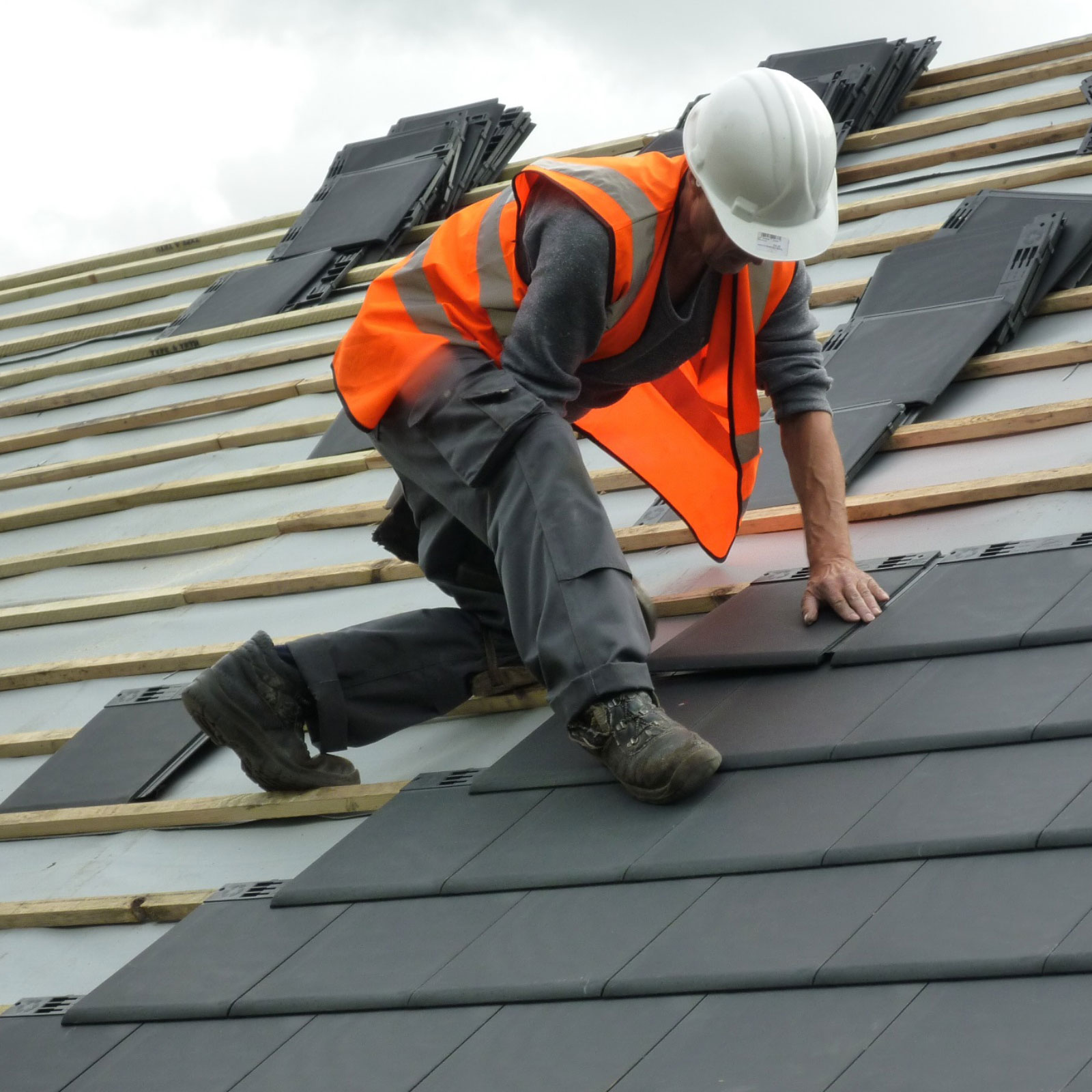 Fitting Envirotile Synthetic Slate Tile Plastic Roofing